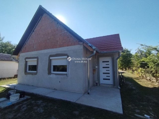 Eladó családi ház, Szegeden 62 M Ft, 3 szobás