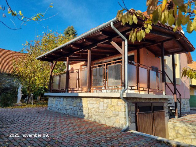 Eladó nyaraló, Balatonakarattyán 68 M Ft, 4 szobás