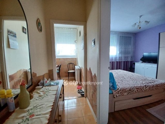 Eladó panellakás, Egerben 39.9 M Ft, 2 szobás
