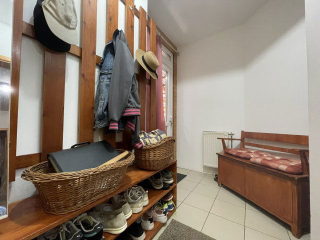 Eladó családi ház, Bonyhádon 80 M Ft, 7 szobás