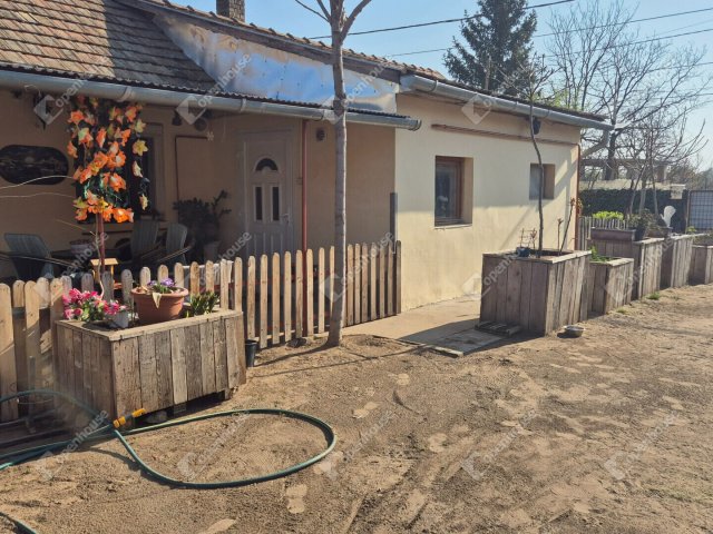 Eladó családi ház, Hajdúsámsonon 35 M Ft, 2 szobás