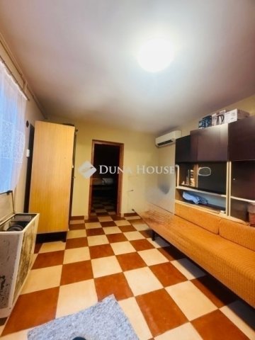 Eladó családi ház, Vecsésen 120 M Ft, 3 szobás