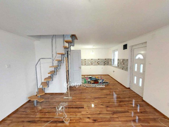 Eladó családi ház, Martonvásáron 39.99 M Ft, 2+2 szobás