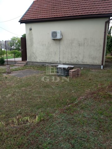 Eladó családi ház, Báron 19.9 M Ft, 2 szobás