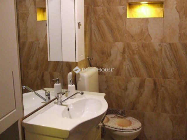 Eladó családi ház, Esztergomban 88 M Ft, 6 szobás