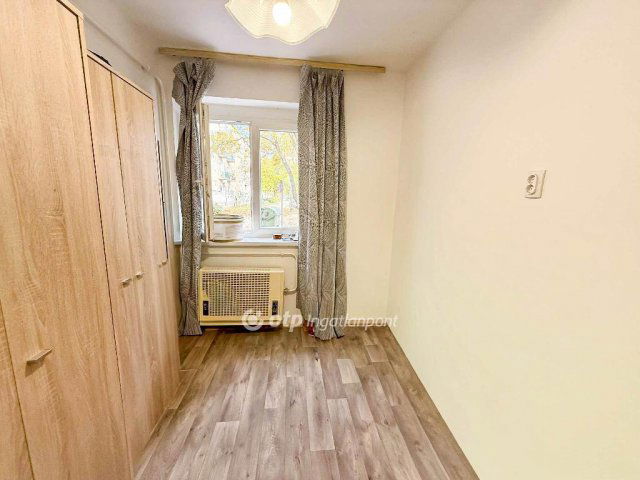 Eladó téglalakás, Szigetszentmiklóson 59.9 M Ft, 2+1 szobás