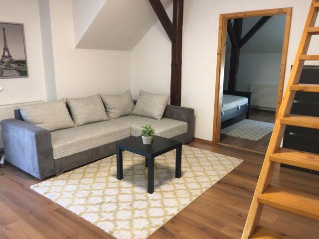 Kiadó téglalakás, albérlet, Pécsett, Kürt utcában, 2+1 szobás