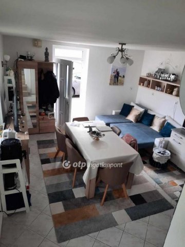 Eladó családi ház, Vonyarcvashegyen 178 M Ft, 11+2 szobás