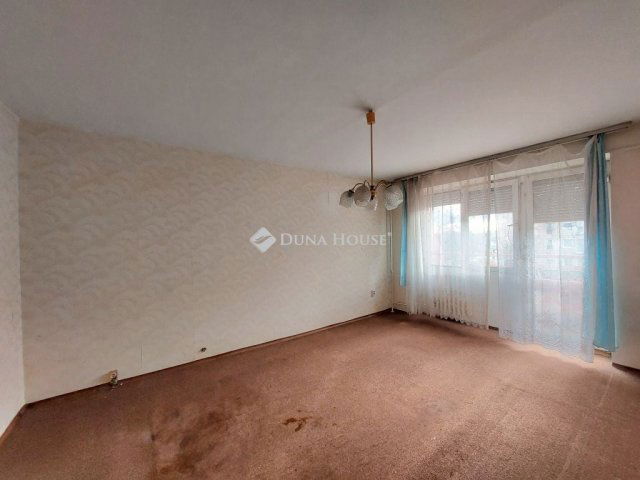 Kiadó panellakás, albérlet, Székesfehérvárott 135 E Ft / hó