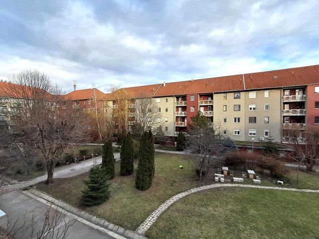 Eladó panellakás, Budapesten, XV. kerületben, Báthory utcában