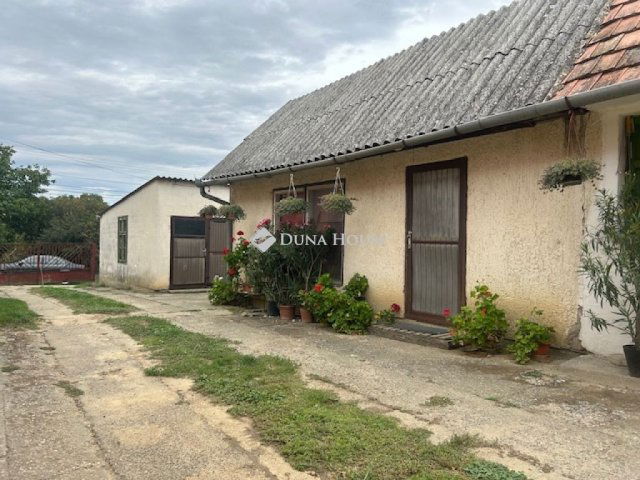 Eladó családi ház, Aparhanton 30 M Ft, 3 szobás