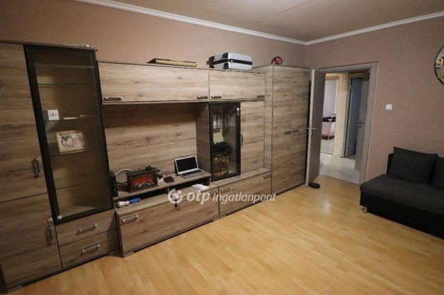 Eladó panellakás, Orosházán 23 M Ft, 2+1 szobás