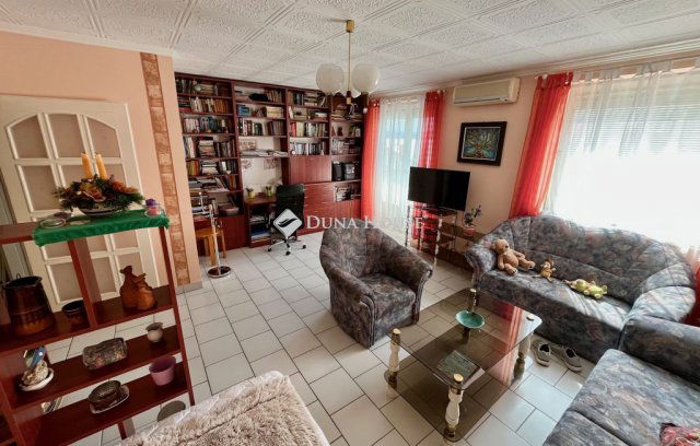 Eladó téglalakás, Szegeden 65 M Ft, 2 szobás