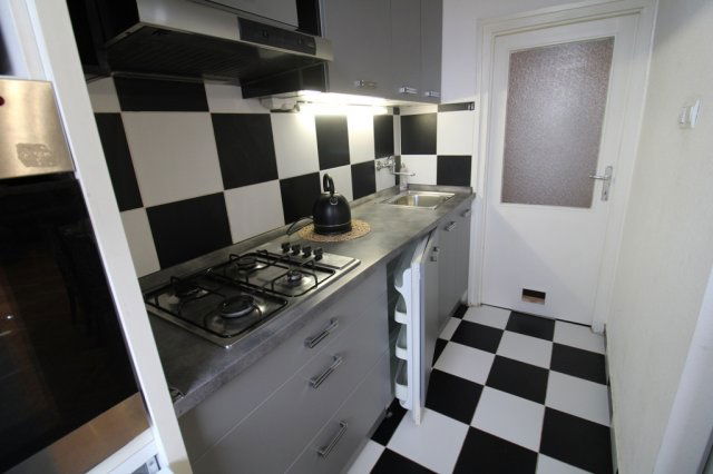 Kiadó téglalakás, albérlet, Pécsett 170 E Ft / hó, 2 szobás