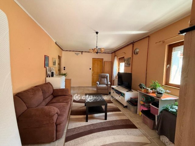 Eladó családi ház, Gödöllőn 121 M Ft, 4 szobás