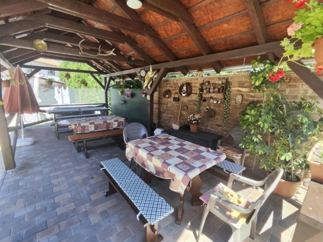 Eladó családi ház, Harkányban 169 M Ft, 19 szobás