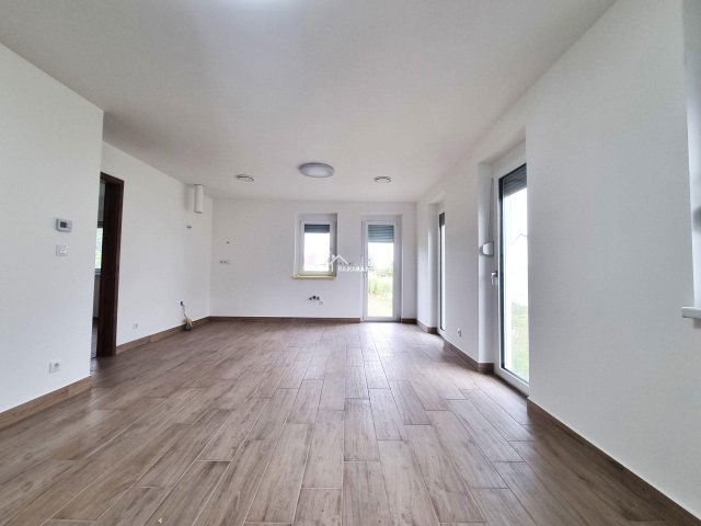 Eladó családi ház, Lipóton 72.9 M Ft, 3 szobás