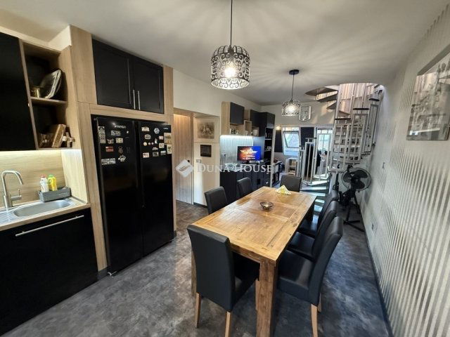 Eladó téglalakás, Kecskeméten 83.9 M Ft, 4 szobás