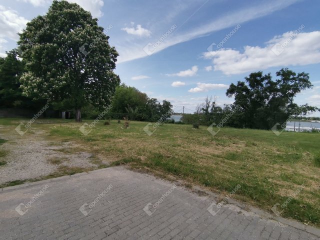 Eladó üzlethelyiség, Lábatlanon 140 M Ft / költözzbe.hu