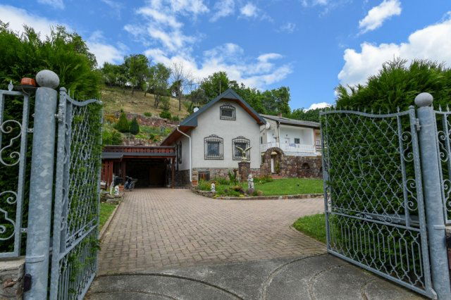 Eladó családi ház, Ábrahámhegyen 124.9 M Ft, 2+2 szobás