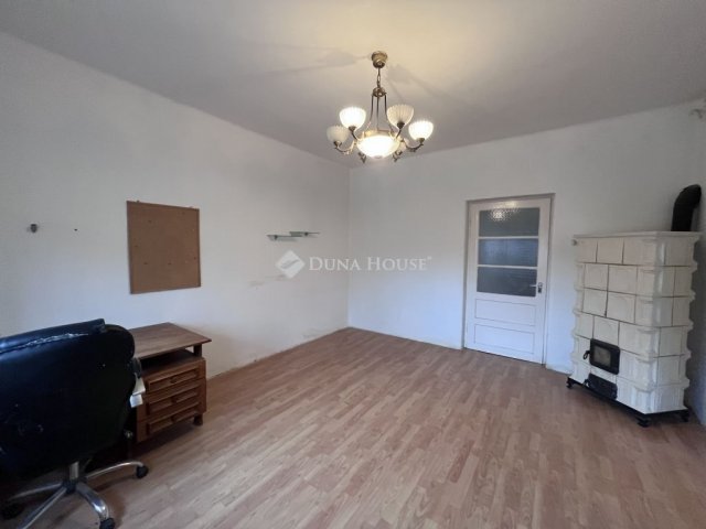 Eladó családi ház, Kiskörén 24 M Ft, 2 szobás