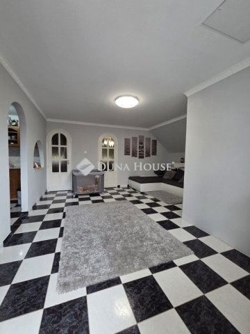 Eladó téglalakás, Abonyban 28 M Ft, 3 szobás