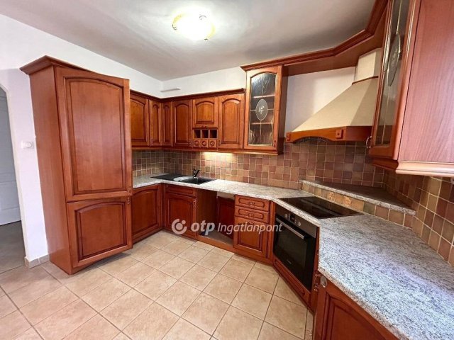 Eladó téglalakás, Győrött 89.9 M Ft, 1+3 szobás