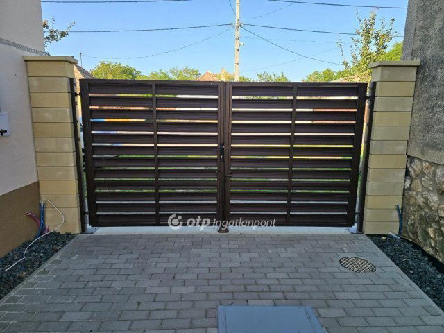 Eladó családi ház, Bébén 78 M Ft, 1+3 szobás