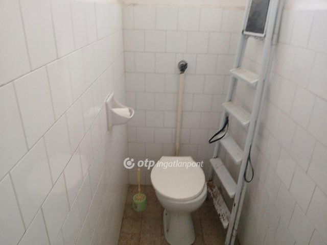 Eladó családi ház, Adácson 35 M Ft, 3 szobás