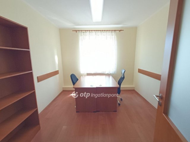 Eladó ipari ingatlan, Pakson 550 M Ft / költözzbe.hu