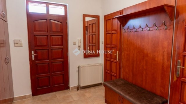 Eladó családi ház, Csobánkán 130 M Ft, 5 szobás