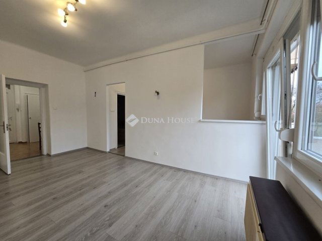 Kiadó téglalakás, albérlet, Pécsett 130 E Ft / hó, 2 szobás