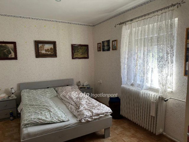 Eladó családi ház, Harkányban 65 M Ft, 7+1 szobás