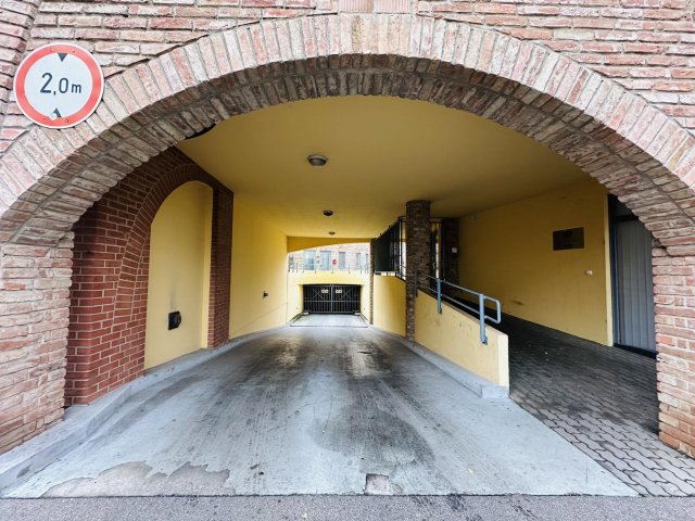 Kiadó garázs, Szolnokon, Sóház utcában 30 E Ft / hó