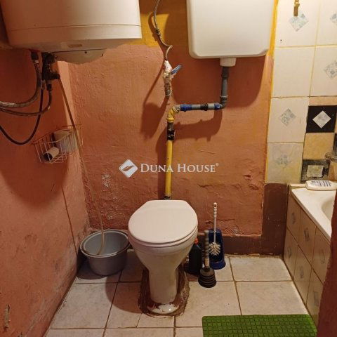 Eladó családi ház, Pécsett 24.99 M Ft, 4 szobás