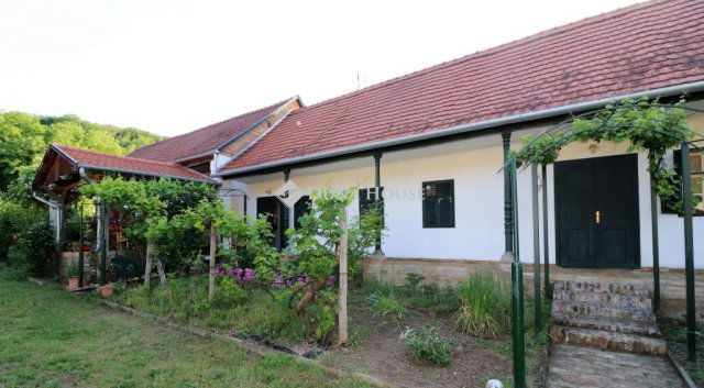 Eladó családi ház, Szakadáton 281.918 M Ft, 4 szobás