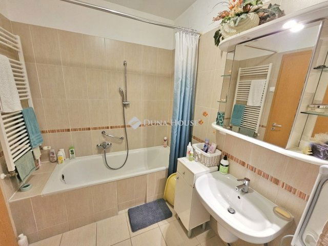 Eladó téglalakás, Budapesten, XVIII. kerületben 71.99 M Ft