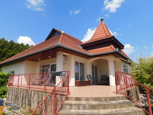 Eladó családi ház, Cserszegtomajon 144.053 M Ft, 4 szobás