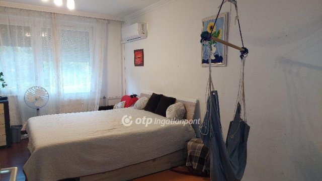 Eladó panellakás, Debrecenben 58.5 M Ft, 2+1 szobás