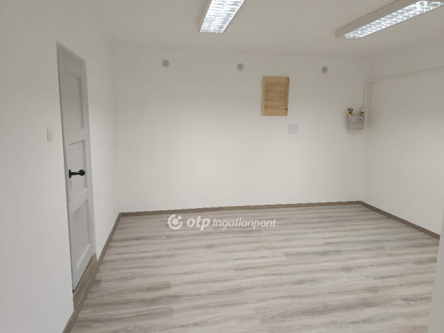 Eladó üzlethelyiség, Budapesten, XI. kerületben 84.9 M Ft