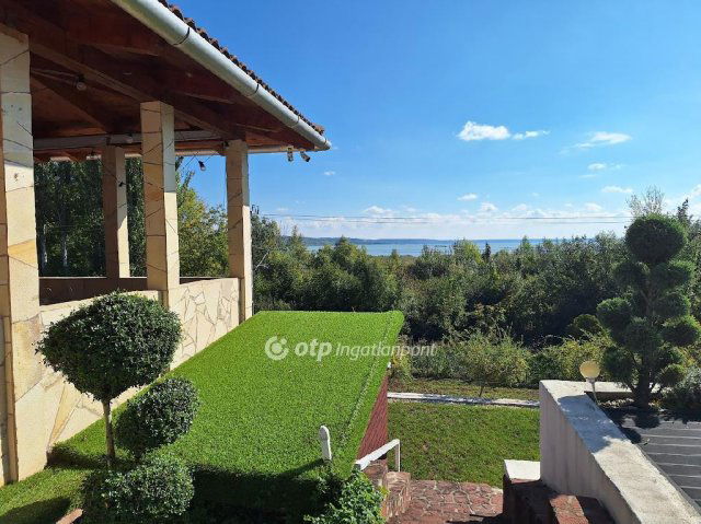 Eladó nyaraló, Balatonalmádiban 114.9 M Ft, 3 szobás