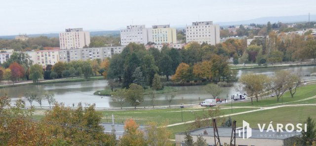 Eladó családi ház, Ajkán 49.5 M Ft, 5 szobás