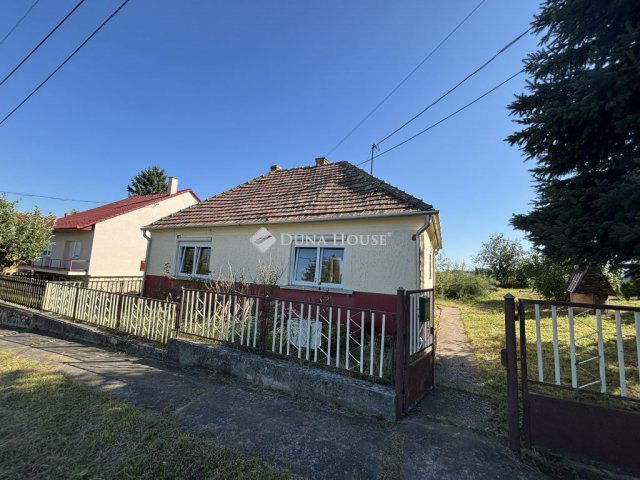 Eladó családi ház, Vérteskethelyen 20 M Ft, 2 szobás