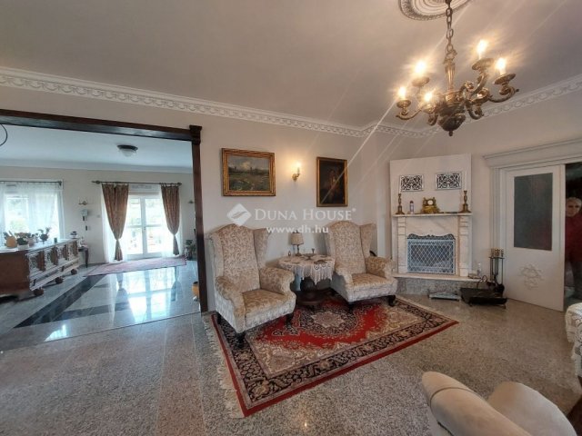 Eladó családi ház, Tahitótfalun 600 M Ft, 7 szobás