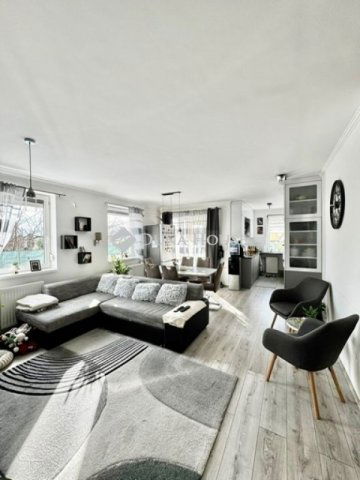 Eladó téglalakás, Pécsett 89.9 M Ft, 3 szobás