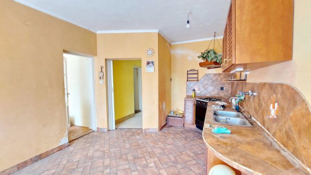 Eladó családi ház, Vácon 149.999 M Ft, 3+1 szobás