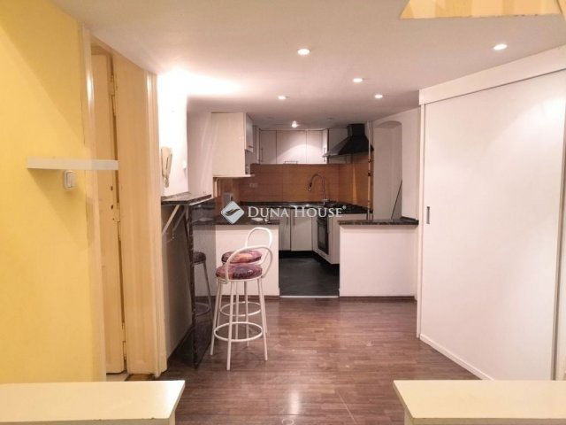 Eladó téglalakás, Budapesten, V. kerületben 119 M Ft, 1 szobás