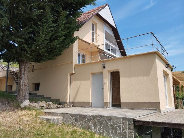 Eladó nyaraló, Balatonfüreden 126.5 M Ft, 3 szobás