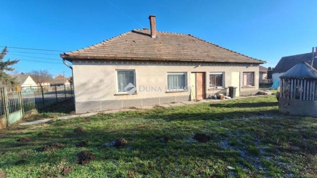 Eladó családi ház, Sárbogárdon 38.1 M Ft, 4 szobás
