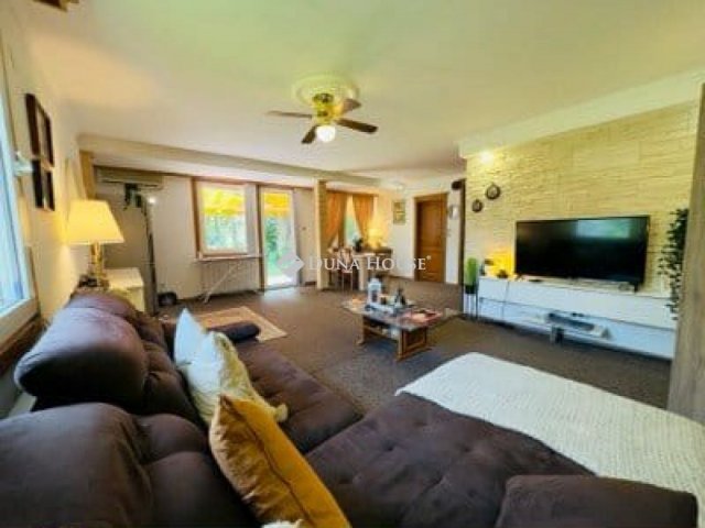 Eladó sorház, Budapesten, XII. kerületben, Nógrádi utcában